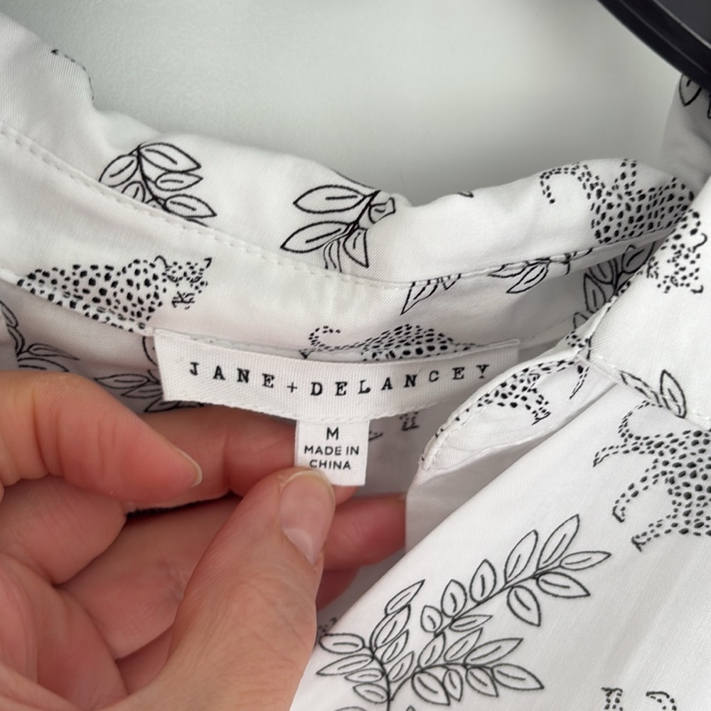 Cheetah pattern button up - Picture 2 of 9